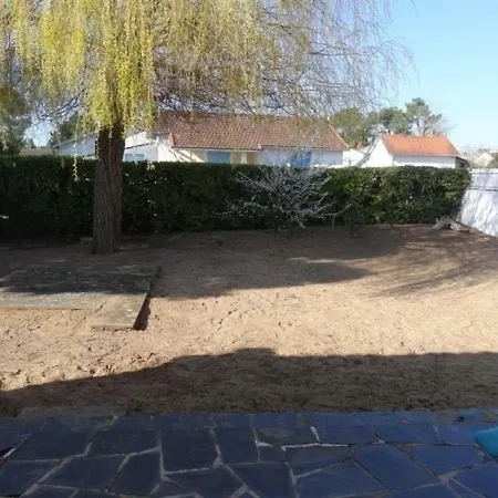 House Agreable Maison De Bon Confort Et Proche Du Centre Bourg Et De La Plage 1 Σπίτι διακοπών *