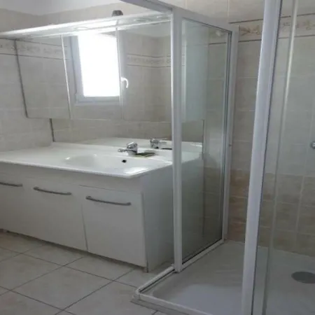 House Agreable Maison De Bon Confort Et Proche Du Centre Bourg Et De La Plage 1 Σπίτι διακοπών *
